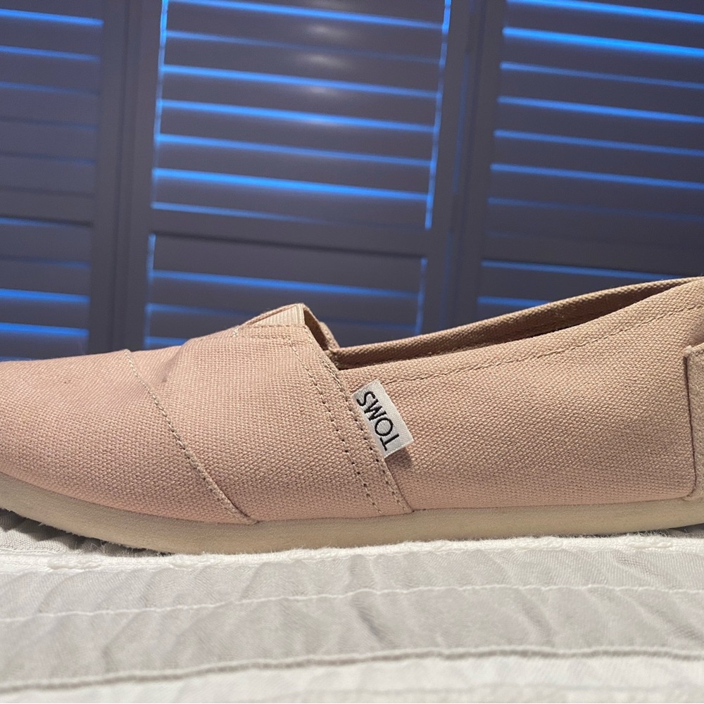 Toms Women’s shoes!
